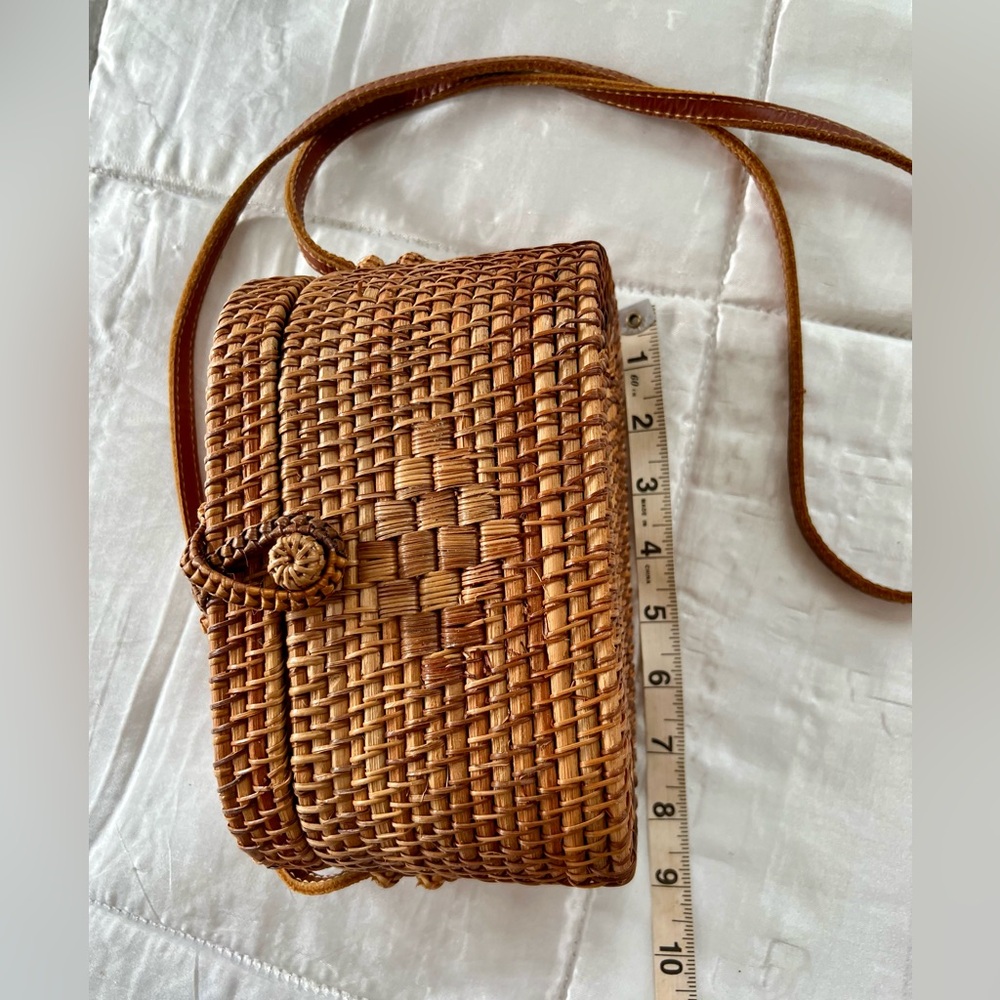 Handmade Rattan Camera Shoulder Bag – Boho Crossbody - Picture 6 of 15